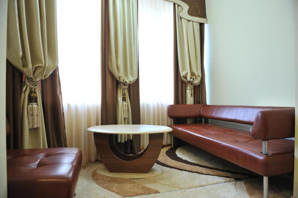 Andinna Hotel Chernivtsi Εξωτερικό φωτογραφία
